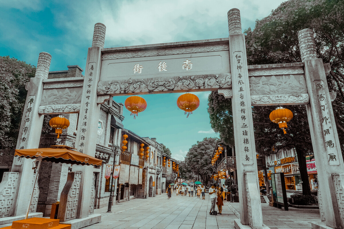 智慧景区硬件升级：三坊七巷的现状与小泥人智能售检票解决方案