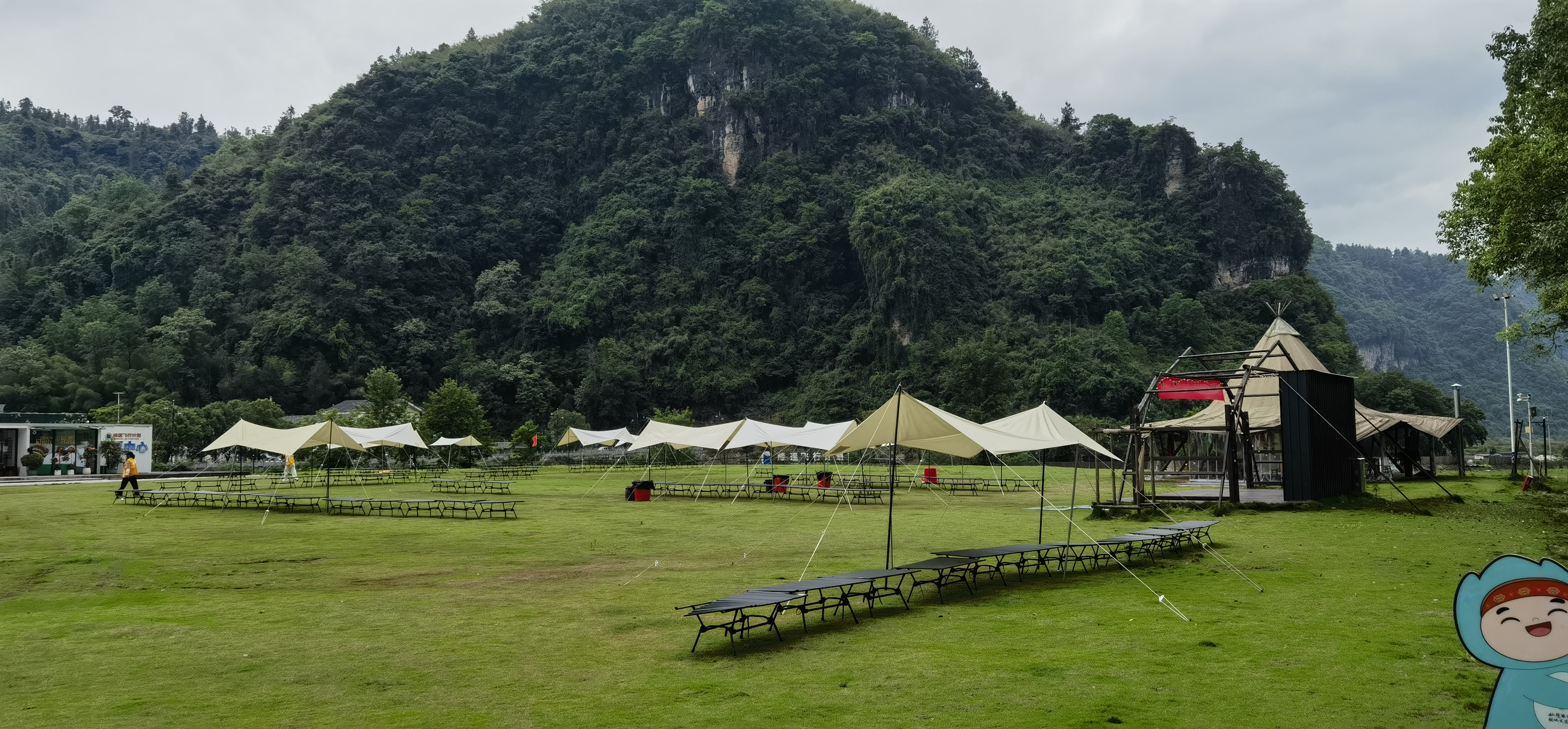 小泥人签约张家界牧野露营地 露营景区 田园综合体露营选位系统