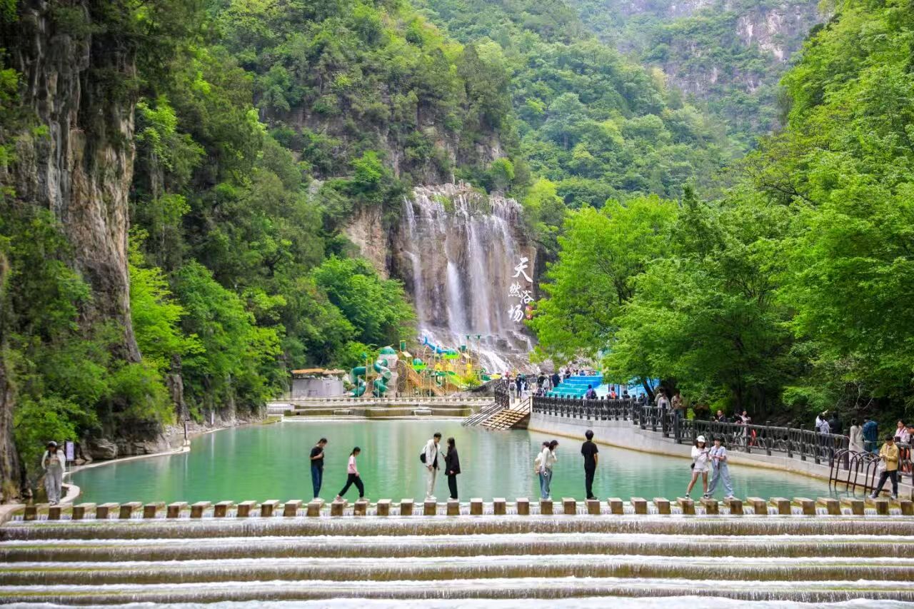 4A景区北京青龙峡和小泥人票务系统成功签约，检票闸机配件:9套票务主板+7套二维码读头+7套IC卡识别8台激光手持机等