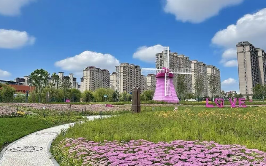 鸡西阿塞莉娅花园与小泥人智能导览屏/户外导览大屏签约合作 