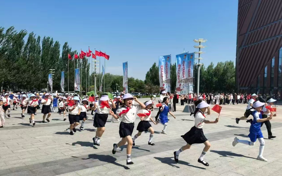 小泥人与辽宁省沈阳国际青少年活动中心签约合作，多商户智慧管理平台赋能园区数字化升级